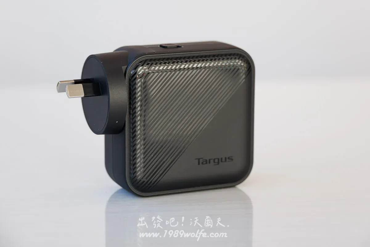 Targus 65W 旅行快充變壓器，一顆就可通用全球所有國家