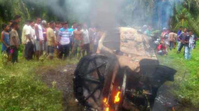 citisfm-Avanza Angkut Kambing curian Dibakar Massa