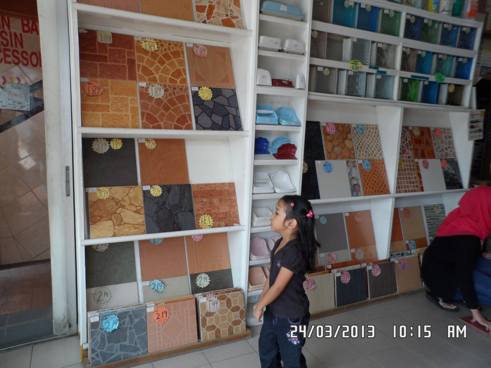 My SweeT JouRNeY 2 ReMeMBeR: Jom cari Tiles plakkk...