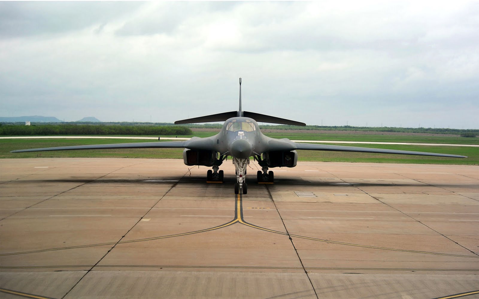 Read Fresh Medical News: B-1 Bomber Wallpaper