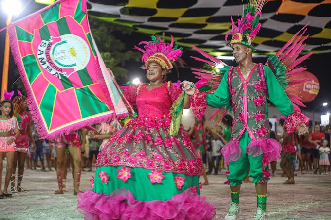 Desfile da Mangueira do Samba no Carnaval de Santa Helena