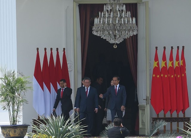 Presiden Jokowi Terima Kunjungan Resmi PM Li Qiang di Istana Merdeka