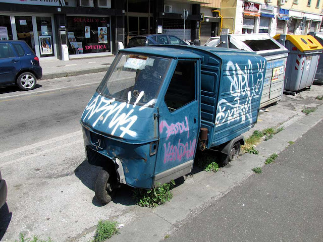 Abandoned Piaggio Ape, Scali Saffi, Livorno