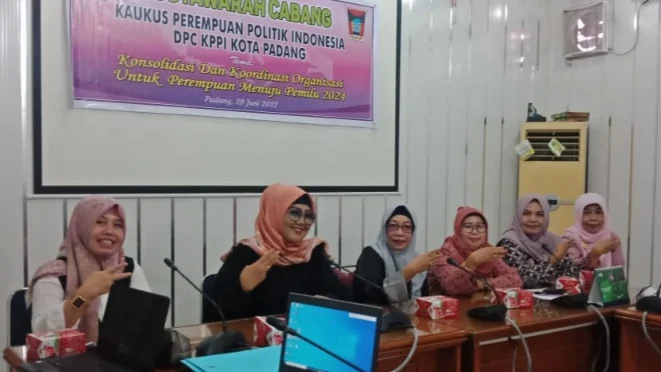 Elly Thrisyanti resmi terpilih sebagai ketua DPC Kaukus Perempuan Politik Indonesia (KPPI) Kota Padang
