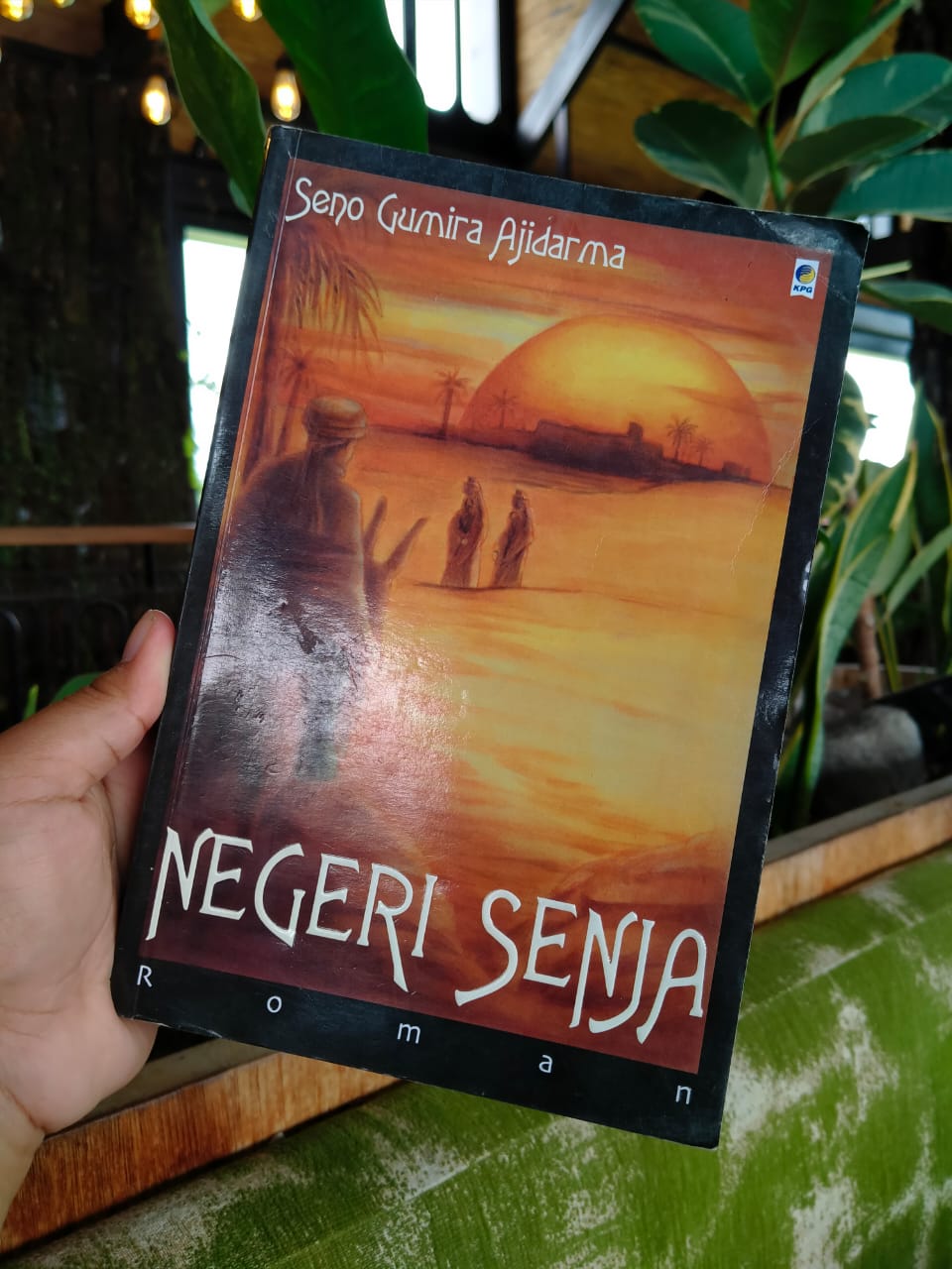 Pengalaman Membaca Novel Roman Negeri Senja Karya Seno Gumira Ajidarma