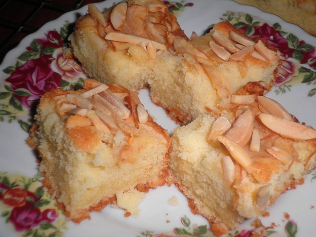 Cooking Time: Almond Apple Cake - 1001 resepi