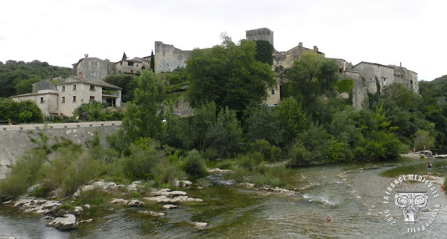 MONTCLUS (30) - Village médiéval