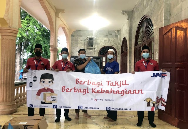 Selama Ramadan 2021, JNE Medan Bagikan 1.200 Takjil ke 30 Masjid