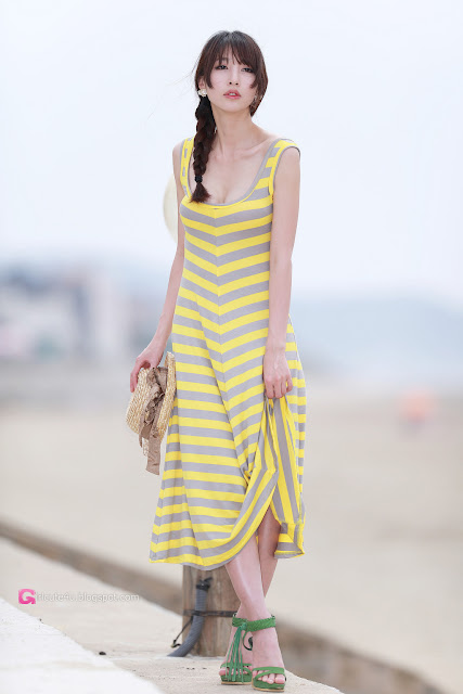 2 Lovely Shin Sun Ah Outdoor  - very cute asian girl - girlcute4u.blogspot.com