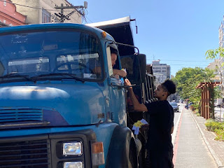 Maio Laranja: CREAS Teresópolis realiza ação de conscientização nos principais semáforos da cidade