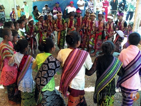 ROLLYS IN UABAT HUMA HUMA Tari Tarian dari Timor Tengah 