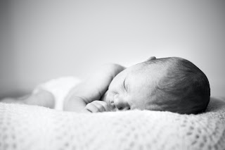 Memahami jadwal tidur dan pola makan bayi