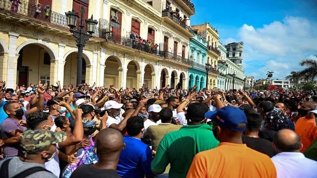 Ola de protestas en Cuba contra el gobierno