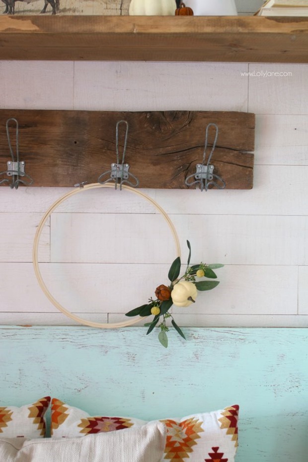 DIY-Pumpkin-Embroidery-Hoop-Wreath