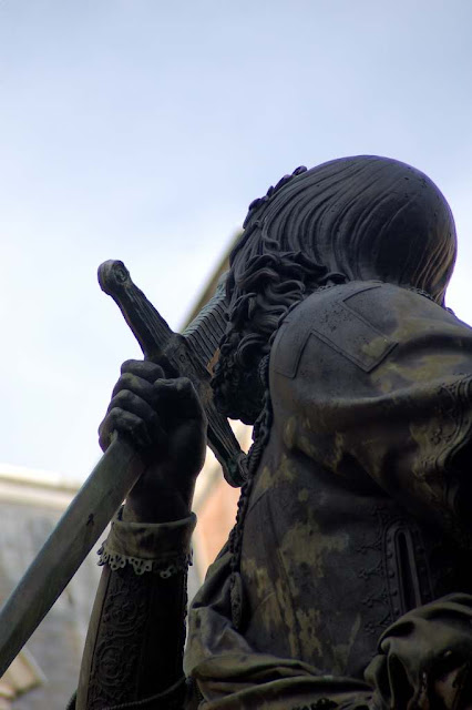 Bayard, estátua em Grenoble, detalhe