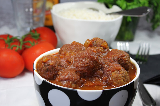 Meatballs in tomato sauce   كفتة بالدمعة  Kofta bil dema-a