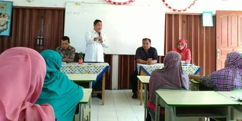 Ketua Komisi III DPRD Padang Silaturahmi dengan Kepsek dan Majelis Guru