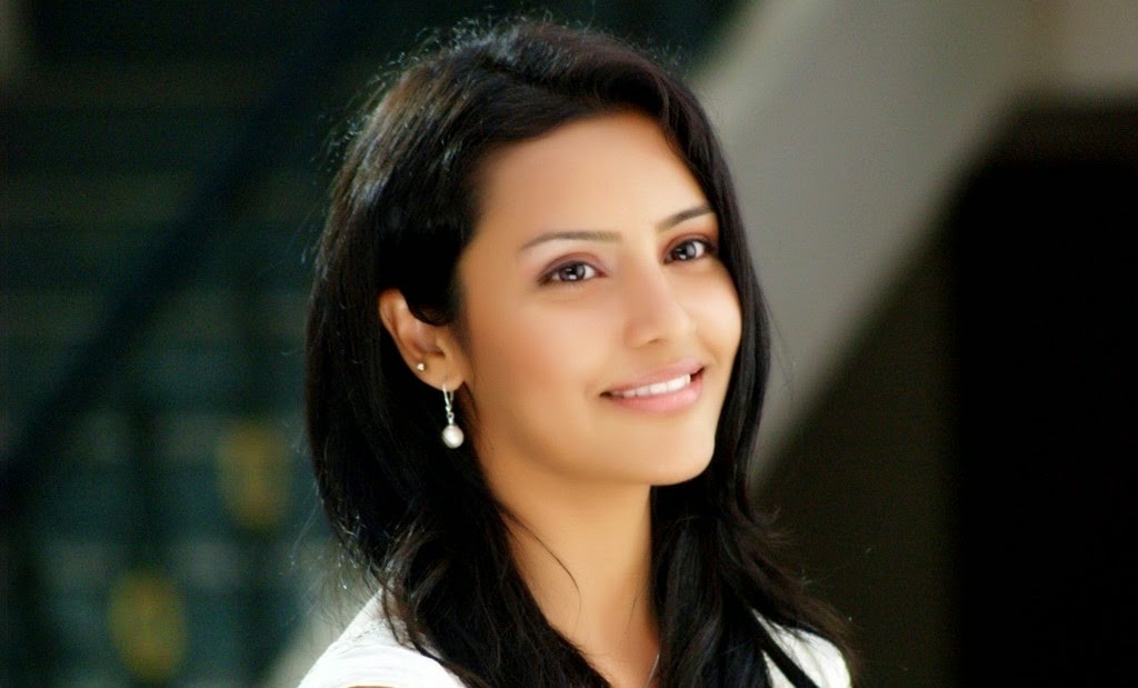 Priya Anand HD Wallpapers Free Download