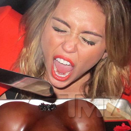 Miley Cyrus Caught Licking Penis In Public WARNING GRAPHIC IMAGES 