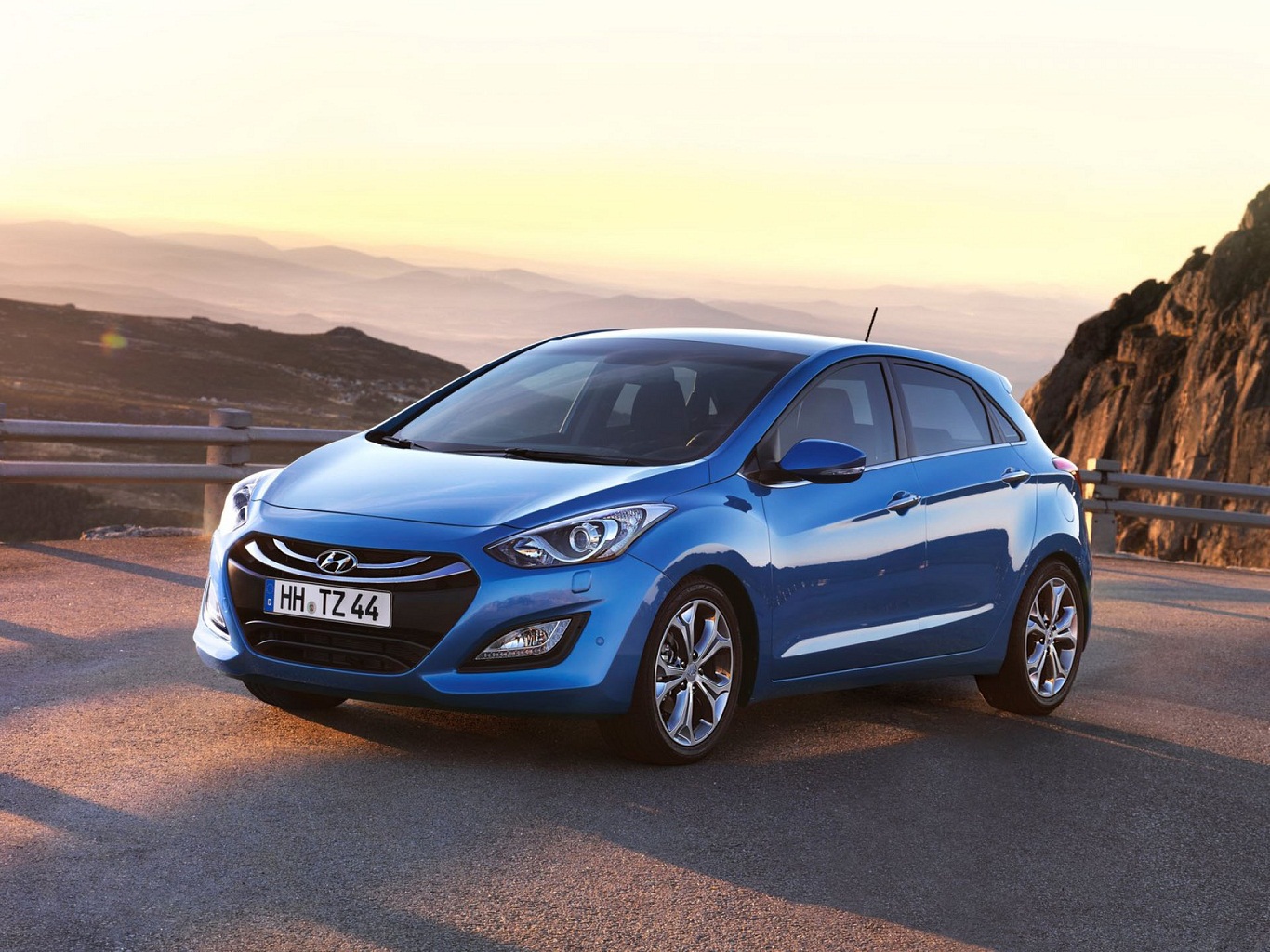 2013 hyundai i30 Angle Wallpapers 1366X768