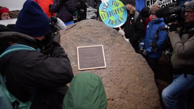 MUNDO: Islandia inauguró una placa en homenaje al primer glaciar de la isla devorado por calentamiento global.