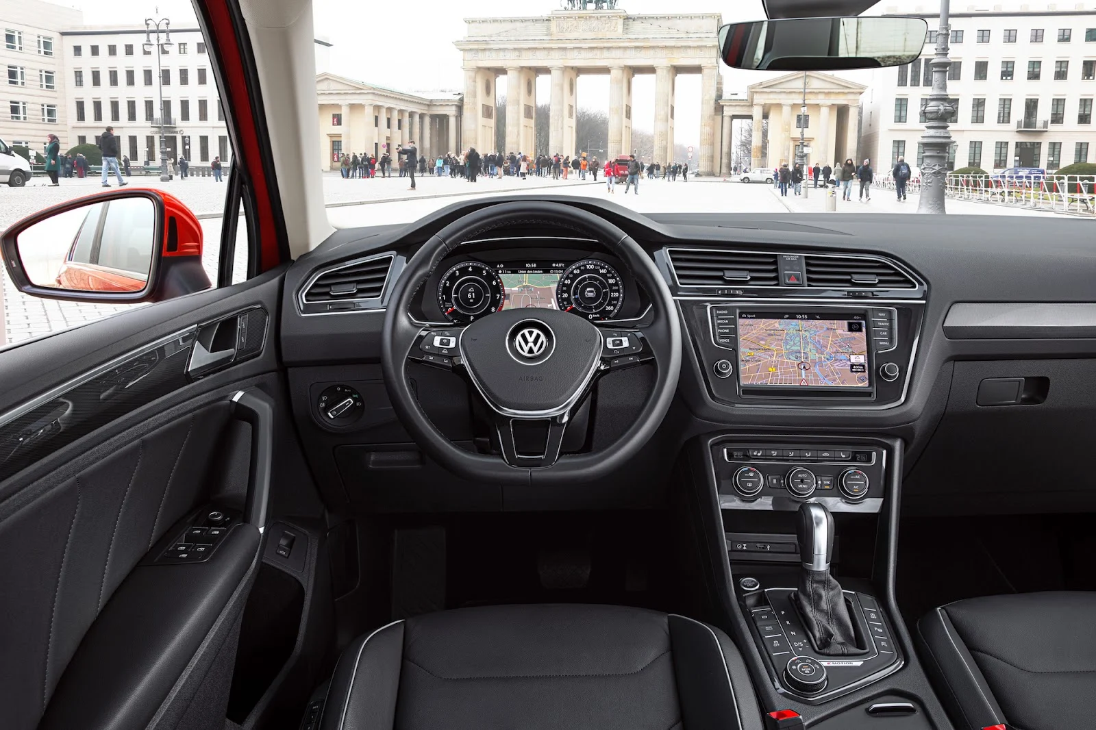 Khoang lái của Volkswagen Tiguan 2016 quá đẹp, logic và sang trọng