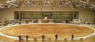 image of worlds largest pizza