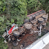 Caminhão cai de ponte e motorista sobrevive em rodovia na região 