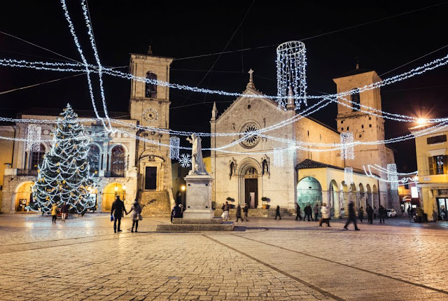 6 X KERST, KUNST & TAFELEN IN UMBRIË