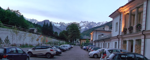 View of Pré-Saint-Didier and a backdrop of mountains in the early evening