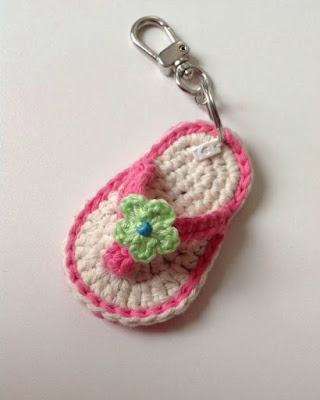 mais de 20 ideias de chaveiros feitos em crochê para te inspirar!!!...Encante-se!