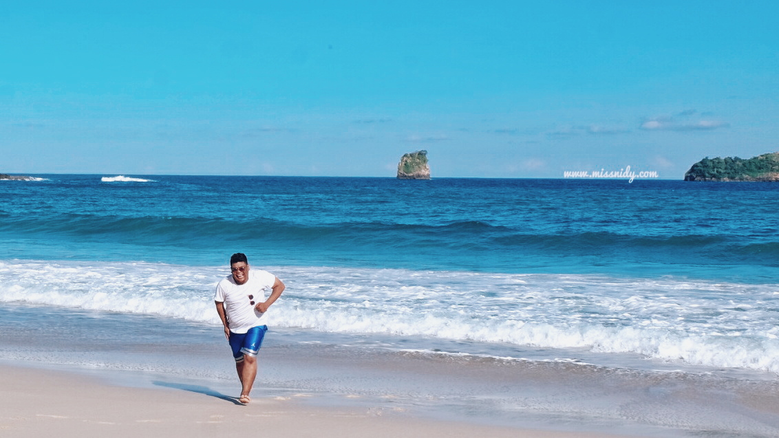 pantai pasir putih di malang