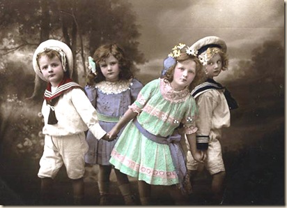 children playing ring around the rosey