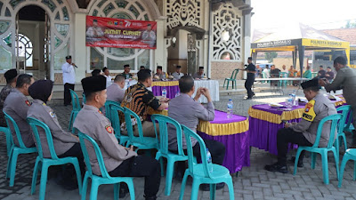 Jumat Curhat, Kapolresta Sidoarjo Silaturahmi Ke Desa Singkalan Balongbendo