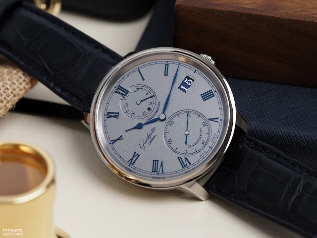 Glashütte Original Senator Chronometer with silver-blue dial