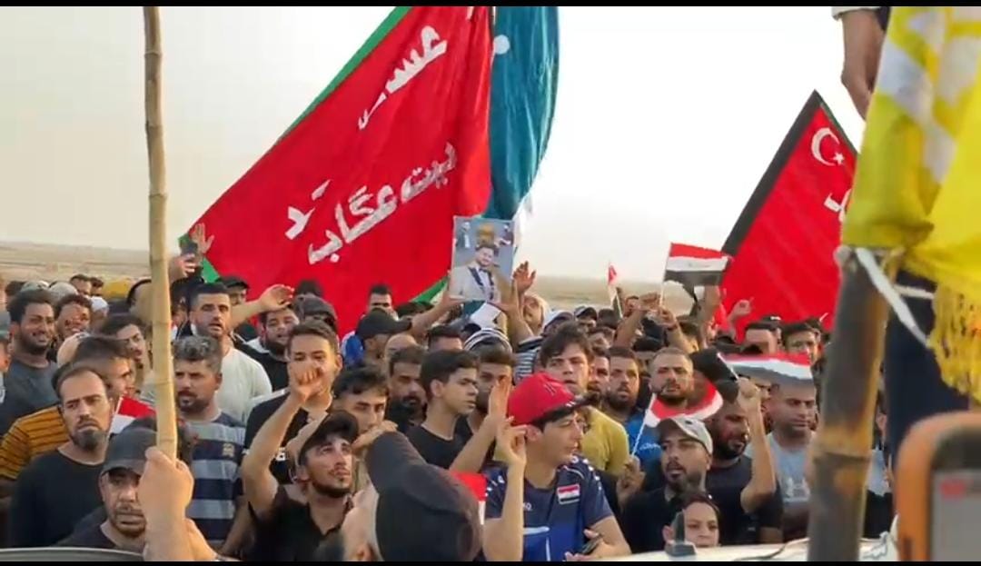 البصرة : اهالي الفاو يتظاهرون للمطالبة باكمال الطريق الرابط بين القضاء وباقي المحافظة