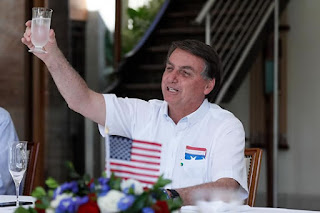 Em festa da independência dos EUA, Bolsonaro exalta Donald Trump