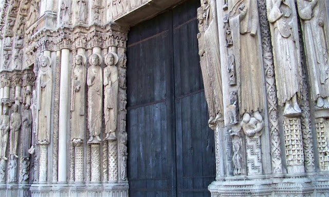 LES ZODIAQUES DE NOTRE-DAME DE CHARTRES