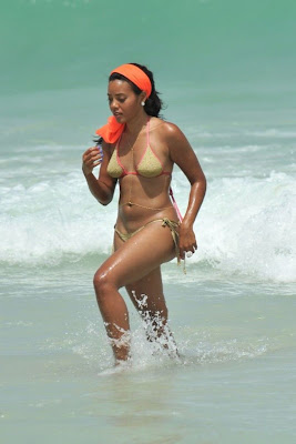 Angela Simmons sexy wet bikini booty candids at the beach - pic 1