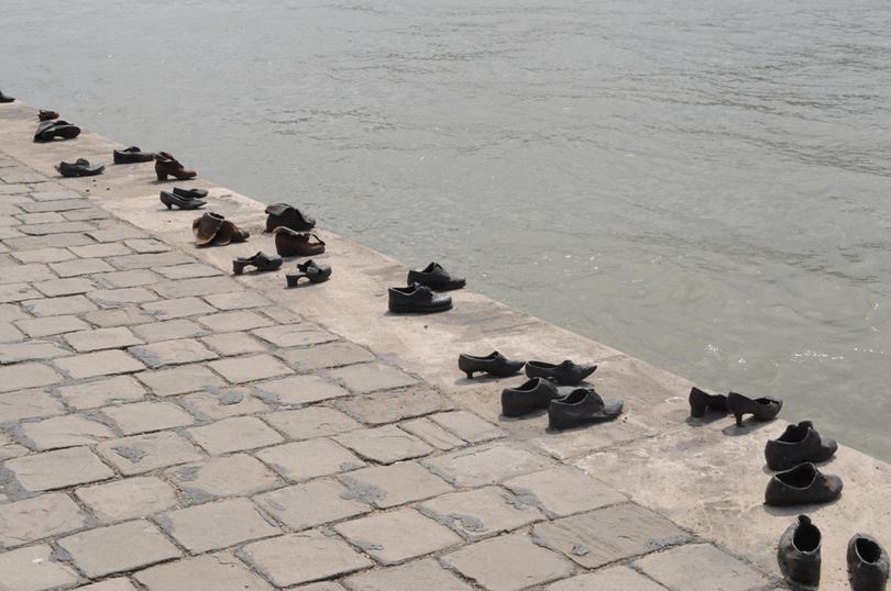 danube promenade, shoes on the danube promenade, danube bank, bronze shoes budapest, shoe sculpture budapest, iron shoes budapest