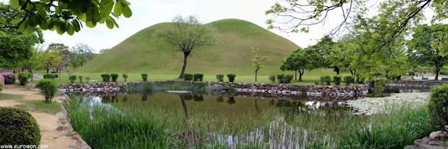 Túmulos en Gyeongju (Corea del Sur)