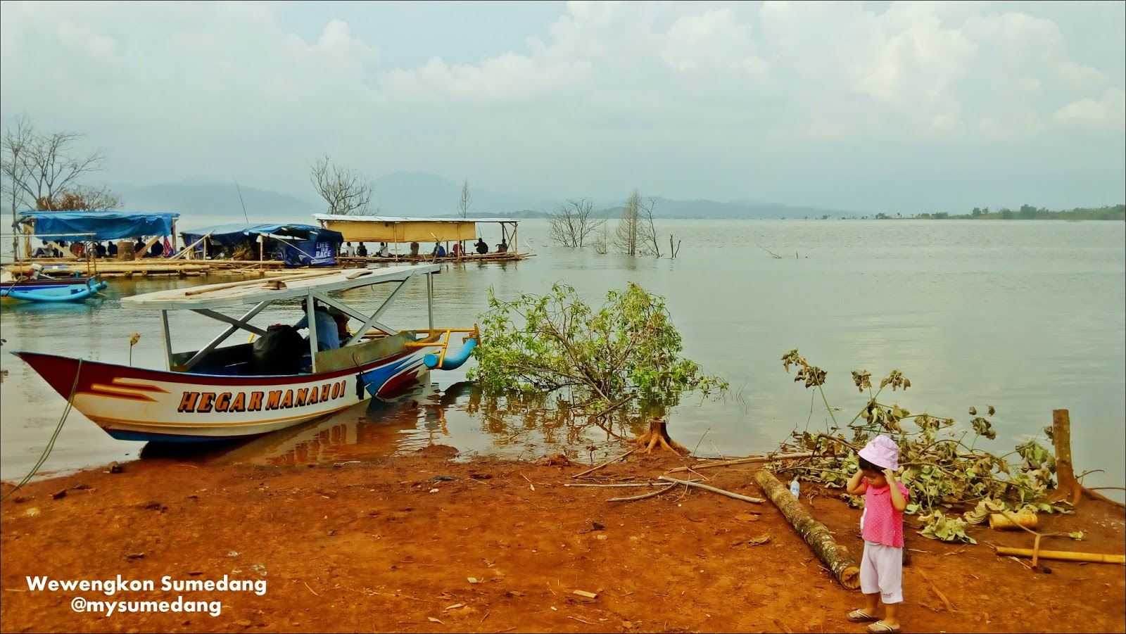 Berkunjung ke "Pantai" Cisema