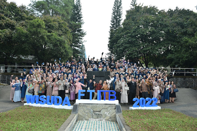 wisuda fakultas teknologi industri jurusan teknik industri ITB