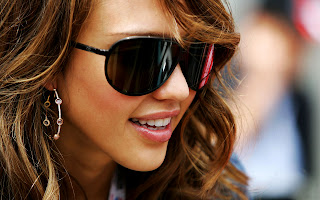 Jessica Alba in Sunglasses HD Wallpaper