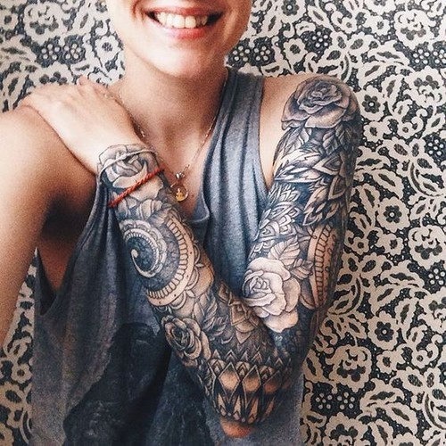 perfeito_este_floral_luva_cheia_de_tatuagem