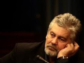 Ученички имитират френетична любов към Ламбо, натискайки се за роля