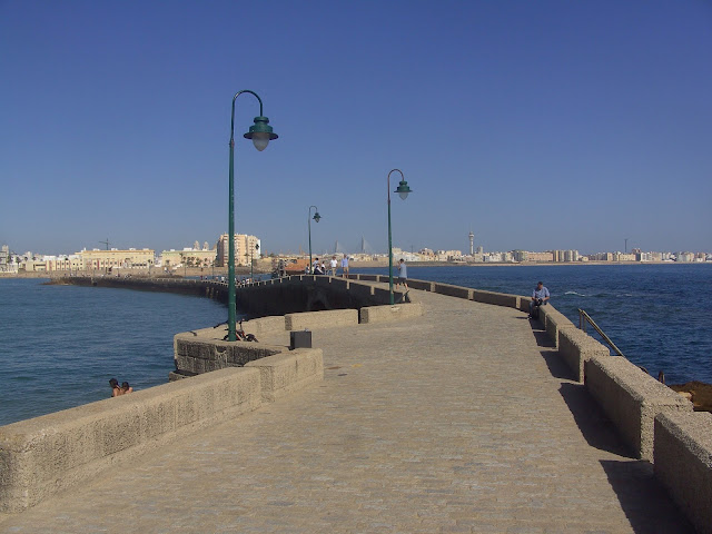 walkway to castillo san sebastian