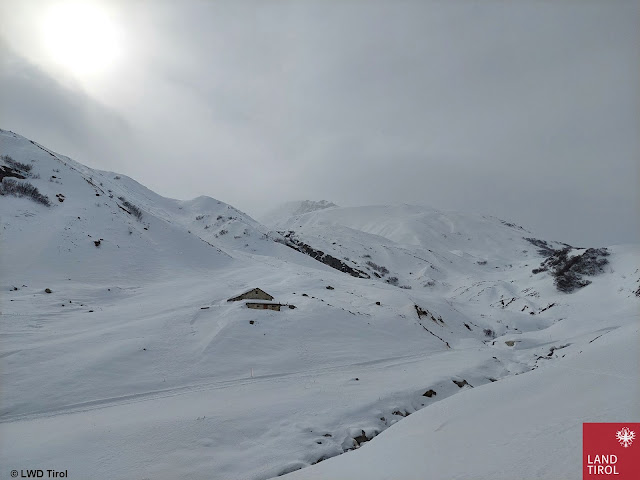 Durch diffuse Strahlung wird viel Energie von der Schneedecke aufgenommen. Silvretta  (Foto: 08.03.2023)
