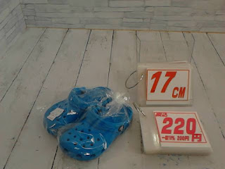 中古品　サンダル　ライトブルー　１７ｃｍ　２２０円