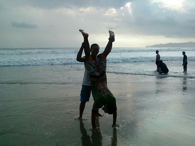 WomenPacker Pantai Sawarna Bayah Banten